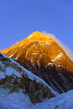 Sunset on Mount Everest, 8850m, Solu Khumbu Everest Region, Sagarmatha National Park, Himalayas, Nepal, Asia