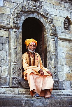 Sadhu (Holy Man) at Hindu pilgrimage site, Pashupatinath, Kathmandu, Nepal, Asia