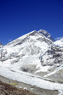 Mount Everest, 8850m, and Khumbu glacier, Solu Khumbu Everest Region, Sagarmatha National Park, UNESCO World Heritage Site, Nepal, Himalayas, Asia 