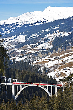 Narrow gauge railway, Langwieser Viaduct, Arosa mountain resort, Graubunden, Swiss Alps, Switzerland, Europe