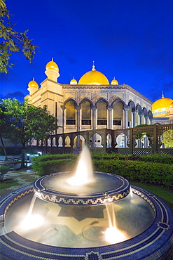 Jame'asr Hassanal Bolkiah Mosque, Bandar Seri Begawan, Brunei, Borneo, Southeast Asia, Asia