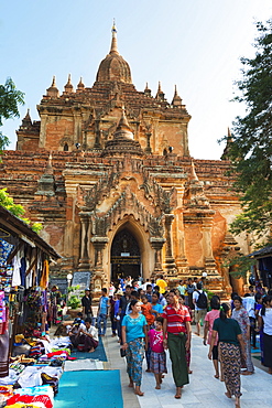 Souvenir stalls, Htilominlo Pahto temple, Bagan (Pagan), Myanmar (Burma), Asia