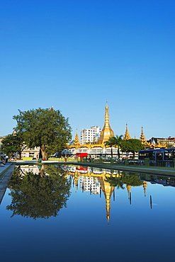 Sule Paya (Sule Pagoda), Yangon (Rangoon), Myanmar (Burma), Asia