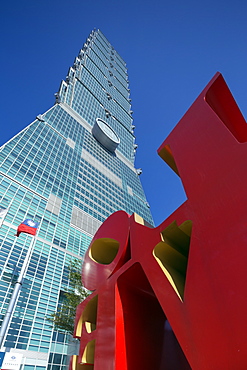 Taipei 101 building and LOVE statue by Robert Indiana, Taipei, Taiwan, Asia