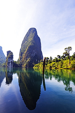 Ratchaprapa Reservoir, Khao Sok National Park, Surat Thani Province, Thailand, Southeast Asia, Asia