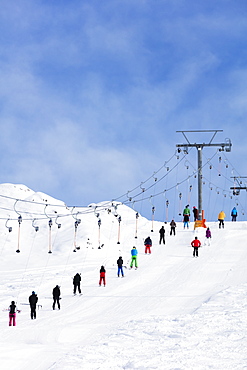 Skiers on a drag lift, Veysonnaz (Verbier), 4 Vallees, Valais, Swiss Alps, Switzerland, Europe