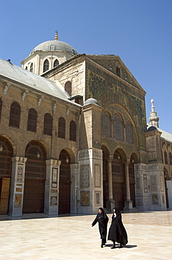 Pilgrims at Umayyad Mosque, UNESCO World Heritage Site, Damascus, Syria, Middle East