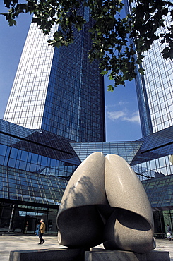 Modern statue in the square between skyscrapers, Mainzer Lanstrasse, Frankfurt-am-Main, Hesse, Germany, Europe