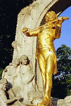 Statue of Johann Strauss in Stadtpark, Innere Stadt, Vienna, Austria, Europe