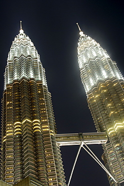 Peaks of the Petronas Twin Towers, one of the tallest buildings in the world, at night, Kuala Lumpur, Malaysia, Southeast Asia, Asia