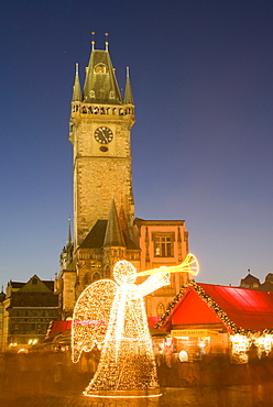 Christmas market at Staromestske (Old Town Square) with Gothic Old Town Hall, Stare Mesto (Old Town), UNESCO World Heritage Site, Prague, Czech Republic, Europe