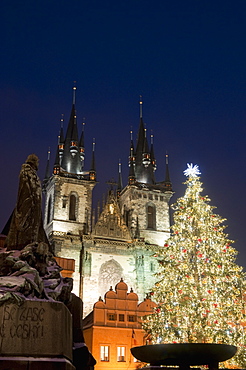 Christmas tree, Gothic Tyn church and statue of Jan Hus at night, Old Town Square, Stare Mesto, Prague, Czech Republic, Europe