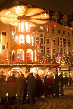 Hot wine (gluhwein) stall with Nativity Scene on roof at Christmas Market next to Frauen Church at night, Topfer Street, Innere Altstadt, Dresden, Saxony, Germany, Europe