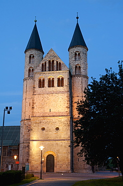 Romanesque Church of Kloster (Cloister) Unser Lieben Frauen, now museum of religion at twilight, Grosse Klosterstrasse, Magdeburg, Saxony-Anhalt, Germany, Europe