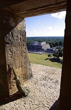View from the Castle (El Castillo), Mayan pyramid, to Temple of the Warriors and jungle in distance, Chichen Itza, UNESCO World Heritage Site, Yucatan, Mexico, Central America