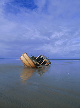 Wrecked ship, Queen Charlotte Islands, British Columbia (B.C.), Canada, North America