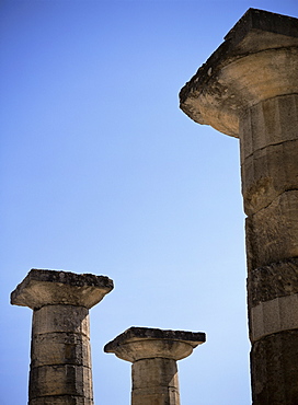 Columns of the Temple of Zeus, Olympia, UNESCO World Heritage Site, Peloponnese, Greece, Europe