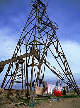 Oil pump, Baku, Azerbaijan, Central Asia, Asia