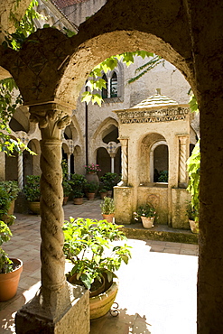 Cloister at Villa Cimbrone, Ravello, Campania, Italy, Europe