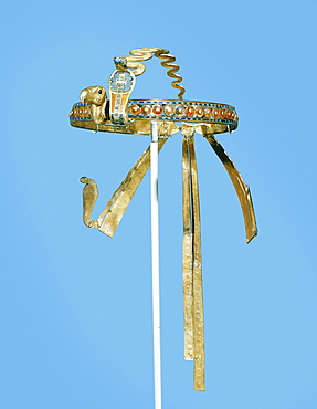 Royal diadem found on the king's mummy, with the vulture of the South and the cobra of the North on the forehead, from the tomb of Tutankhamun, discovered in the Valley of the Kings, Thebes, Egypt, North Africa, Africa