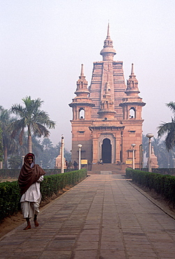 Temple, Mulagandha Vihara, Sarnath, India, Asia