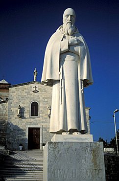 Statue, Sant'Elia a Pianisi, Molise, Italy. 