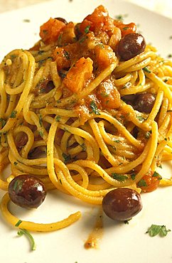 Bucatini pasta with tomatoes, olives and basil, Alla Fassa restaurant, Castelletto, Veneto, Italy