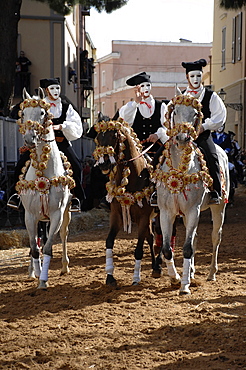 Horseman gallops to pierce the star with his sword, Sartiglia feast, Oristano, Sardinia, Italy, Europe