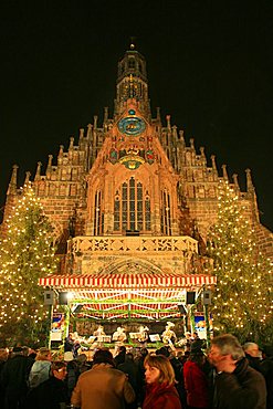 Christmas market and Frauenkirche, Nurnberg, Bavaria, Germany, Europe