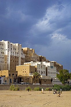 Old city built with mud bricks, Shibam, Yemen, Middle East  