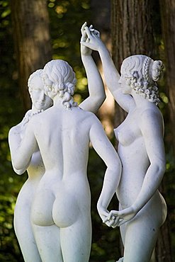 Emiciclo della bellezza statues, park of Villa d'Ayala, river Sele valley, Salerno, Campania, Italy, Europe