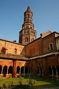 Cloister, Abbazia di Chiaravalle abbey, Chiaravalle Milanese, Lombardy, Italy, Europe