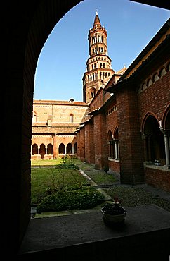 Cloister, Abbazia di Chiaravalle abbey, Chiaravalle Milanese, Lombardy, Italy, Europe