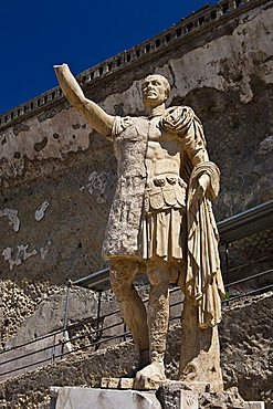 statue of Herculaneum, a large Roman town destroyed in 79AD by a volcanic eruption from Mount Vesuvius, UNESCO World Heritage Site, Ercolano, Naples, Campania, Italy, Europe