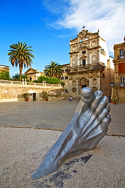 Sculpture, Il Risveglio, artist Seward Johnson, Cathedral square, Siracusa, Sicily, Italy