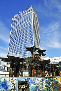 Fountain of Friendship between Peoples, in the background the Park Inn Hotel, Alexanderplatz, Berlin-Mitte Quarter, Berlin, Germany, Europe