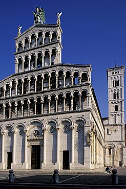 Foreshortening of the cathedral, Lucca, Tuscany, Italy