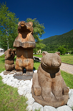 Bears wood sculptures near Strembo village, head office of the Parco Naturale Adamello Brenta park, Valli Giudicarie, Trentino Alto Adige, Valle Rendena, Italy, Europe