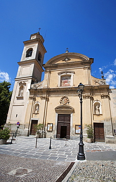 San Tommaso square and the parish church of the same name, Canelli, Asti, Piemonte,Italy, Europe