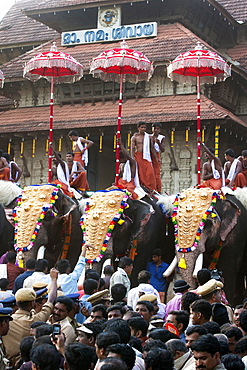 Kudamattam competition, Thrissur Pooram festival, Thrissur, Kerala, India, Asia