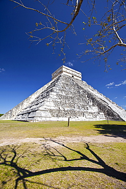 Chichen Itza, archaeological site Maya, El Castillo, Yucatan, Mexico, America