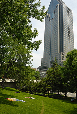 City park behind the 1000 de La Gauchetiv®re skyscraper, Montreal, Quebec, Canada, North America