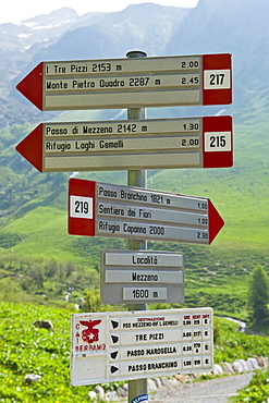 mountain signs, roncobello, italy