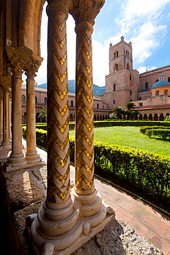 Cloister, Cattedrale di Santa Maria Nuova cathedral, Monreale, Sicily, Italy, Europe