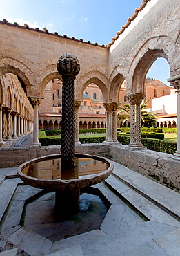 Cloister, Cattedrale di Santa Maria Nuova cathedral, Monreale, Sicily, Italy, Europe