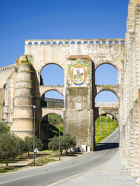 Aqueduto da Amoreira, the aqueduct dating back to the 16th and 17th century.  Elvas in the Alentejo close to the spanish border. Elvas is listed as UNESCO world heritage. Europe, Southern Europe, Portugal, March