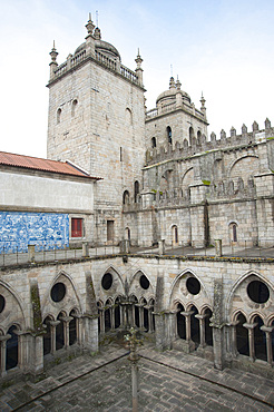 Cathedral, City Porto (Oporto) at Rio Douro. The old town is listed as UNESCO world heritage. Portugal, Europe