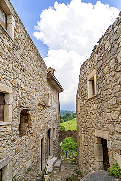 Roccacaramanico The Enchanted village in the Majella Park, Sant'Eufemia a Maiella, Abruzzo, Italy, Europe