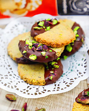 Biscuits with bitter chocolate and pistachios, Italy, Europe