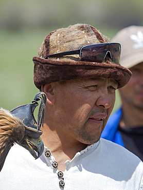 Falconer. Folk Festival commemorating the origin myth the Tien Shan Maral (Tian Shan wapiti), an origin myth of the Kyrgyz tribes. Near Tasch Baschat, Naryn region. Asia, Central Aisa, Kyrgyzstan